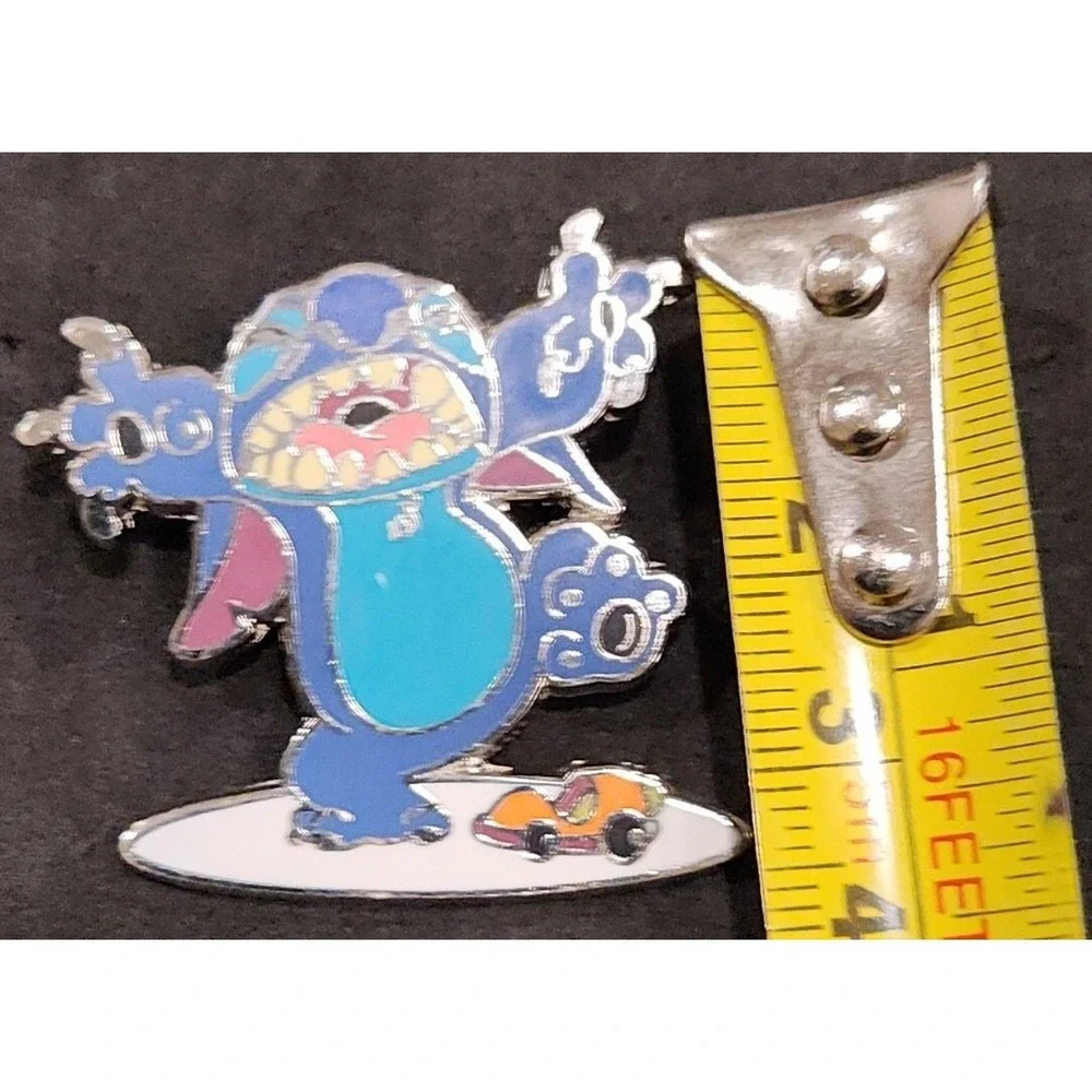 Disney Pin‎ Stitch as Godzilla seen crushing toy car AP Artist Proof LE 00000